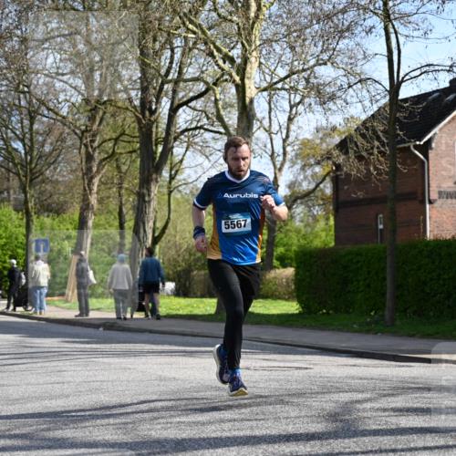 12.04.2026 - 45. Internationalen Wilhelmsburger Insellauf J. Mangold http://msf.ph/oto/9458629 12.04.2026 10:36:59 Ziel 4978, 5567, 2375, 2444, 3670, 2451, 2106, 4467, 4482, 4482, 4779, 3492, 5643, 3238, 2531, 5496 meine-sportfotos.de