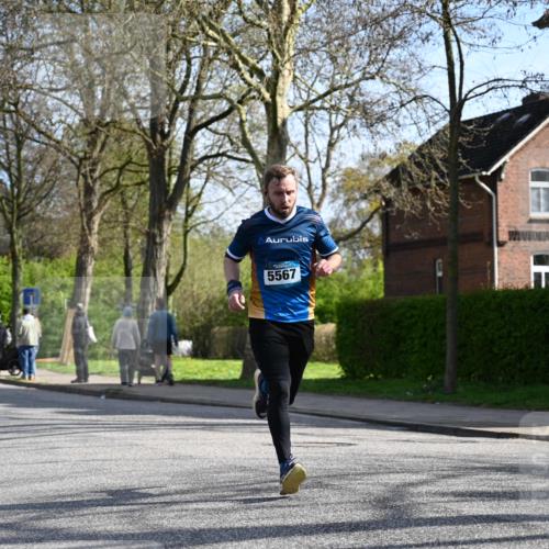 12.04.2026 - 45. Internationalen Wilhelmsburger Insellauf J. Mangold http://msf.ph/oto/9458630 12.04.2026 10:36:59 Ziel 4978, 5567, 2375, 2444, 3670, 2451, 2106, 4467, 4482, 4482, 4779, 3492, 5643, 3238, 2531, 5496 meine-sportfotos.de