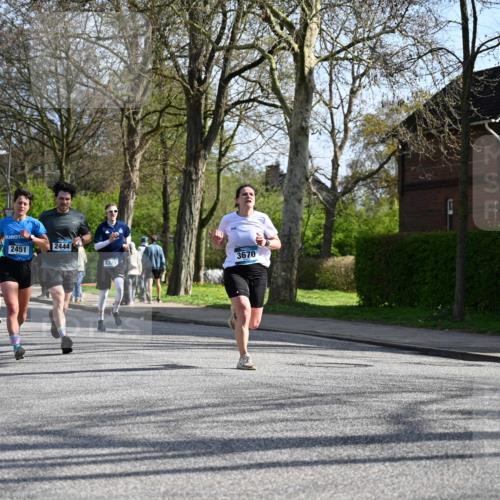 12.04.2026 - 45. Internationalen Wilhelmsburger Insellauf J. Mangold http://msf.ph/oto/9458652 12.04.2026 10:37:06 Ziel 5567, 2375, 2444, 3670, 2451, 2106, 4467, 4482, 4779, 3492, 3492, 5643, 3238, 2531, 5496, 5251, 3182, 2568, 2657 meine-sportfotos.de