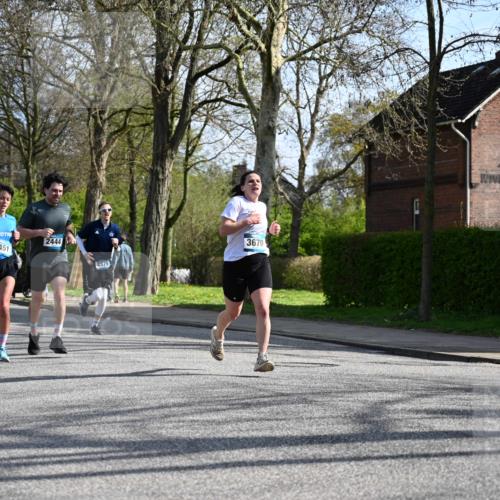 12.04.2026 - 45. Internationalen Wilhelmsburger Insellauf J. Mangold http://msf.ph/oto/9458656 12.04.2026 10:37:06 Ziel 5567, 2375, 2444, 3670, 2451, 2106, 4467, 4482, 4779, 3492, 3492, 5643, 3238, 2531, 5496, 5251, 3182, 2568, 2657 meine-sportfotos.de