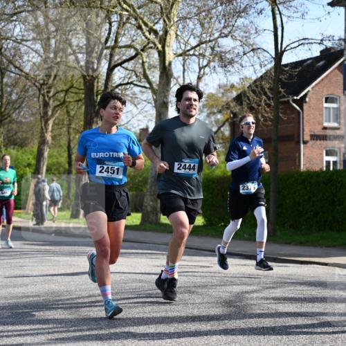12.04.2026 - 45. Internationalen Wilhelmsburger Insellauf J. Mangold http://msf.ph/oto/9458672 12.04.2026 10:37:08 Ziel 5567, 2375, 2444, 3670, 2451, 2106, 4467, 4482, 4779, 3492, 5643, 3238, 2531, 5496, 5251, 3182, 2568, 2657, 4833, 5706 meine-sportfotos.de