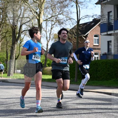 12.04.2026 - 45. Internationalen Wilhelmsburger Insellauf J. Mangold http://msf.ph/oto/9458678 12.04.2026 10:37:08 Ziel 5567, 2375, 2444, 3670, 2451, 2106, 4467, 4482, 4779, 3492, 5643, 3238, 2531, 5496, 5251, 3182, 2568, 2657, 4833, 5706 meine-sportfotos.de
