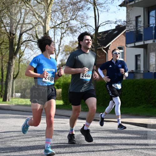 12.04.2026 - 45. Internationalen Wilhelmsburger Insellauf J. Mangold http://msf.ph/oto/9458679 12.04.2026 10:37:08 Ziel 5567, 2375, 2444, 3670, 2451, 2106, 4467, 4482, 4779, 3492, 5643, 3238, 2531, 5496, 5251, 3182, 2568, 2657, 4833, 5706 meine-sportfotos.de