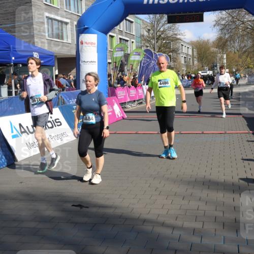 12.04.2026 - 45. Internationalen Wilhelmsburger Insellauf Strokosch-Dieckow http://msf.ph/oto/9458701 12.04.2026 11:05:08 Ziel 4484, 4486, 3678, 2204, 5570, 3679 meine-sportfotos.de