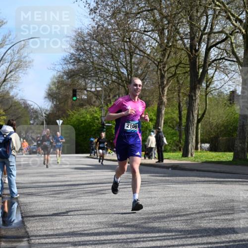 12.04.2026 - 45. Internationalen Wilhelmsburger Insellauf J. Mangold http://msf.ph/oto/9458707 12.04.2026 10:37:12 Ziel 2444, 3670, 2451, 2106, 4467, 4482, 4779, 3492, 5643, 3238, 2531, 5496, 5251, 5251, 3182, 2568, 2657, 4833, 5706 meine-sportfotos.de