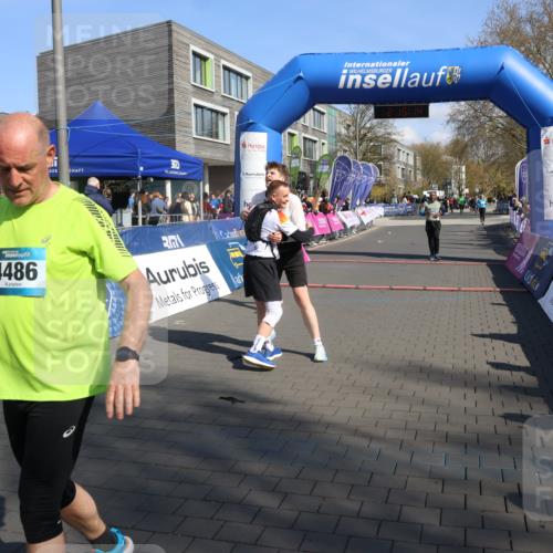 12.04.2026 - 45. Internationalen Wilhelmsburger Insellauf Strokosch-Dieckow http://msf.ph/oto/9458724 12.04.2026 11:05:12 Ziel 2204, 5570, 3679, 3064 meine-sportfotos.de