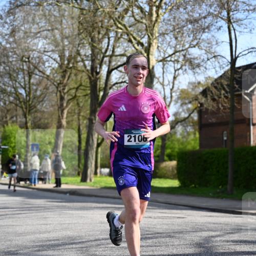 12.04.2026 - 45. Internationalen Wilhelmsburger Insellauf J. Mangold http://msf.ph/oto/9458729 12.04.2026 10:37:13 Ziel 2444, 3670, 2451, 2106, 4467, 4482, 4779, 3492, 5643, 3238, 2531, 2531, 5496, 5251, 3182, 3182, 2568, 2657, 4833, 5706 meine-sportfotos.de