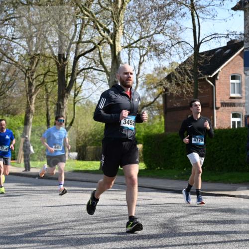 12.04.2026 - 45. Internationalen Wilhelmsburger Insellauf J. Mangold http://msf.ph/oto/9458737 12.04.2026 10:37:19 Ziel 2106, 4467, 4482, 4779, 3492, 5643, 3238, 2531, 5496, 5251, 3182, 2568, 2657, 4833, 5706, 2105, 4013, 3386 meine-sportfotos.de