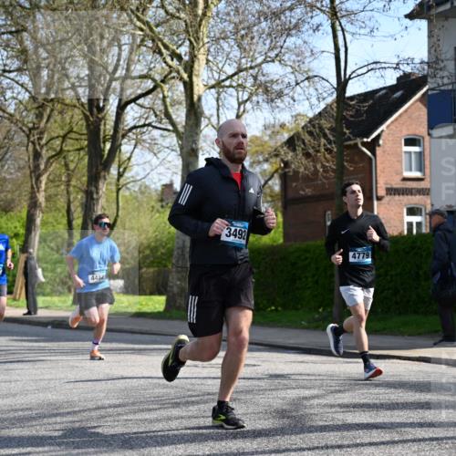 12.04.2026 - 45. Internationalen Wilhelmsburger Insellauf J. Mangold http://msf.ph/oto/9458738 12.04.2026 10:37:19 Ziel 2106, 4467, 4482, 4779, 3492, 5643, 3238, 2531, 5496, 5251, 3182, 2568, 2657, 4833, 5706, 2105, 4013, 3386 meine-sportfotos.de