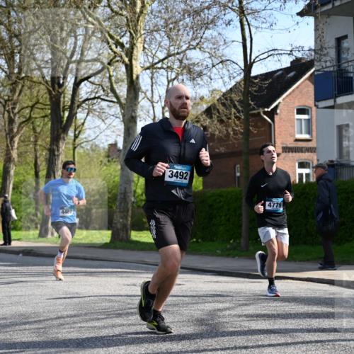 12.04.2026 - 45. Internationalen Wilhelmsburger Insellauf J. Mangold http://msf.ph/oto/9458739 12.04.2026 10:37:19 Ziel 2106, 4467, 4482, 4779, 3492, 5643, 3238, 2531, 5496, 5251, 3182, 2568, 2657, 4833, 5706, 2105, 4013, 3386 meine-sportfotos.de