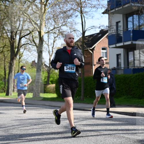 12.04.2026 - 45. Internationalen Wilhelmsburger Insellauf J. Mangold http://msf.ph/oto/9458741 12.04.2026 10:37:19 Ziel 2106, 4467, 4482, 4779, 3492, 5643, 3238, 2531, 5496, 5251, 3182, 2568, 2657, 4833, 5706, 2105, 4013, 3386 meine-sportfotos.de
