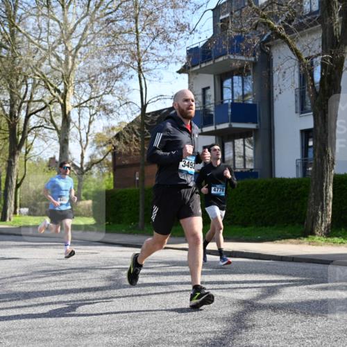 12.04.2026 - 45. Internationalen Wilhelmsburger Insellauf J. Mangold http://msf.ph/oto/9458747 12.04.2026 10:37:20 Ziel 2106, 4467, 4482, 4779, 3492, 5643, 3238, 2531, 5496, 5251, 3182, 2568, 2657, 4833, 5706, 4833, 5706, 2105, 4013, 3386 meine-sportfotos.de