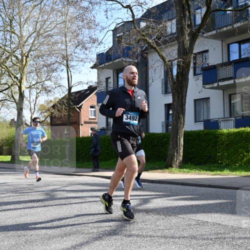 12.04.2026 - 45. Internationalen Wilhelmsburger Insellauf J. Mangold http://msf.ph/oto/9458751 12.04.2026 10:37:20 Ziel 2106, 4467, 4482, 4779, 3492, 5643, 3238, 2531, 5496, 5251, 3182, 2568, 2657, 4833, 5706, 4833, 5706, 2105, 4013, 3386 meine-sportfotos.de