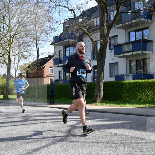 12.04.2026 - 45. Internationalen Wilhelmsburger Insellauf J. Mangold http://msf.ph/oto/9458752 12.04.2026 10:37:20 Ziel 2106, 4467, 4482, 4779, 3492, 5643, 3238, 2531, 5496, 5251, 3182, 2568, 2657, 4833, 5706, 4833, 5706, 2105, 4013, 3386 meine-sportfotos.de