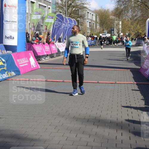 12.04.2026 - 45. Internationalen Wilhelmsburger Insellauf Strokosch-Dieckow http://msf.ph/oto/9458771 12.04.2026 11:05:16 Ziel 3064, 2225 meine-sportfotos.de