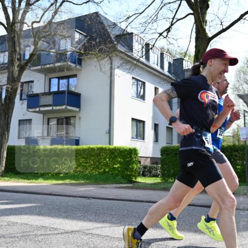 12.04.2026 - 45. Internationalen Wilhelmsburger Insellauf J. Mangold http://msf.ph/oto/9458778 12.04.2026 10:37:24 Ziel 4482, 4779, 3492, 5643, 3238, 2531, 5496, 5251, 5251, 3182, 2568, 2657, 4833, 5706, 2105, 4013, 3386, 5289, 2537, 2020 meine-sportfotos.de