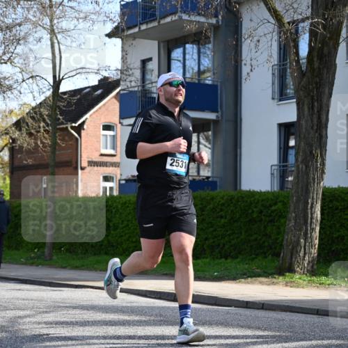 12.04.2026 - 45. Internationalen Wilhelmsburger Insellauf J. Mangold http://msf.ph/oto/9458784 12.04.2026 10:37:28 Ziel 4779, 3492, 5643, 3238, 2531, 5496, 5251, 3182, 2568, 2657, 4833, 5706, 2105, 4013, 3386, 5289, 2537, 2020, 5363, 2986 meine-sportfotos.de