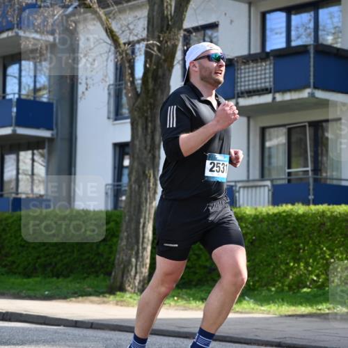 12.04.2026 - 45. Internationalen Wilhelmsburger Insellauf J. Mangold http://msf.ph/oto/9458794 12.04.2026 10:37:28 Ziel 4779, 3492, 5643, 3238, 2531, 5496, 5251, 3182, 2568, 2657, 4833, 5706, 2105, 4013, 3386, 5289, 2537, 2020, 5363, 2986 meine-sportfotos.de
