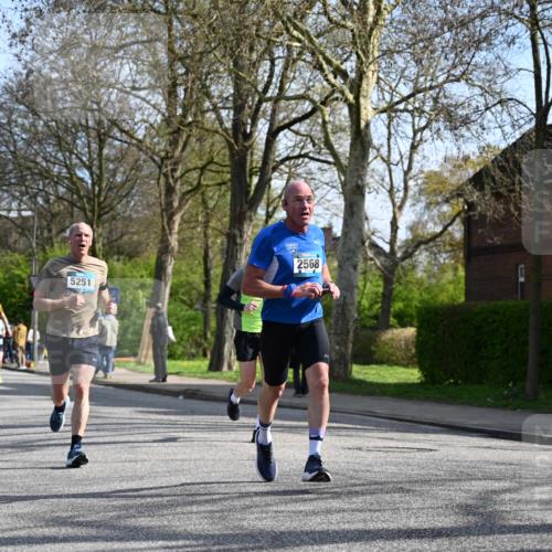 12.04.2026 - 45. Internationalen Wilhelmsburger Insellauf J. Mangold http://msf.ph/oto/9458807 12.04.2026 10:37:38 Ziel 2531, 5496, 5251, 3182, 2568, 2657, 4833, 5706, 2105, 2105, 4013, 3386, 5289, 2537, 2020, 5363, 5363, 2986, 5732, 3087, 4832, 2605 meine-sportfotos.de