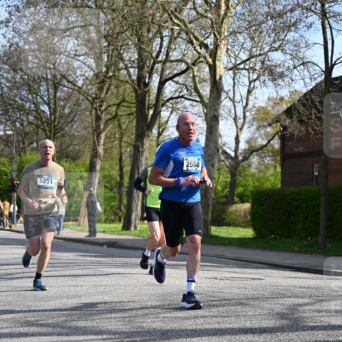 12.04.2026 - 45. Internationalen Wilhelmsburger Insellauf J. Mangold http://msf.ph/oto/9458809 12.04.2026 10:37:38 Ziel 2531, 5496, 5251, 3182, 2568, 2657, 4833, 5706, 2105, 2105, 4013, 3386, 5289, 2537, 2020, 5363, 5363, 2986, 5732, 3087, 4832, 2605 meine-sportfotos.de