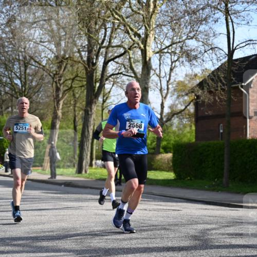 12.04.2026 - 45. Internationalen Wilhelmsburger Insellauf J. Mangold http://msf.ph/oto/9458813 12.04.2026 10:37:38 Ziel 2531, 5496, 5251, 3182, 2568, 2657, 4833, 5706, 2105, 2105, 4013, 3386, 5289, 2537, 2020, 5363, 5363, 2986, 5732, 3087, 4832, 2605 meine-sportfotos.de