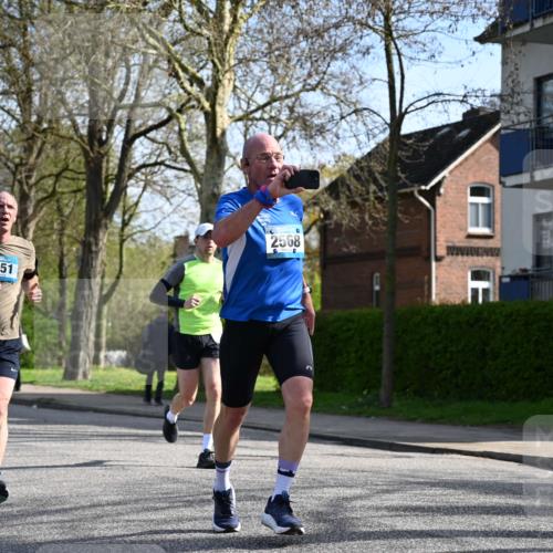 12.04.2026 - 45. Internationalen Wilhelmsburger Insellauf J. Mangold http://msf.ph/oto/9458819 12.04.2026 10:37:39 Ziel 5496, 5251, 3182, 2568, 2657, 4833, 5706, 2105, 4013, 3386, 5289, 2537, 2020, 5363, 2986, 2986, 5732, 3087, 4832, 2605 meine-sportfotos.de