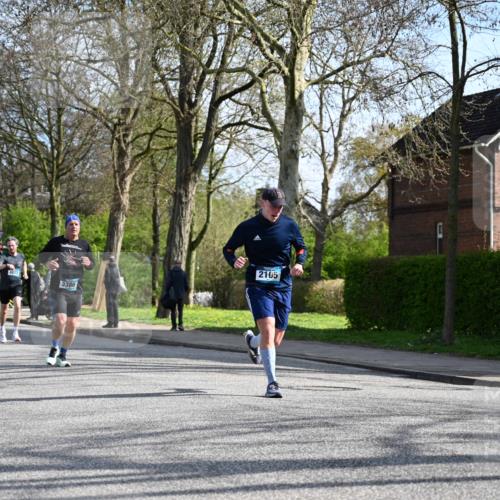 12.04.2026 - 45. Internationalen Wilhelmsburger Insellauf J. Mangold http://msf.ph/oto/9458827 12.04.2026 10:37:50 Ziel 3182, 2568, 2657, 4833, 5706, 2105, 4013, 3386, 5289, 2537, 2020, 5363, 5363, 2986, 5732, 3087, 4832, 2605, 2614, 4063, 3214 meine-sportfotos.de