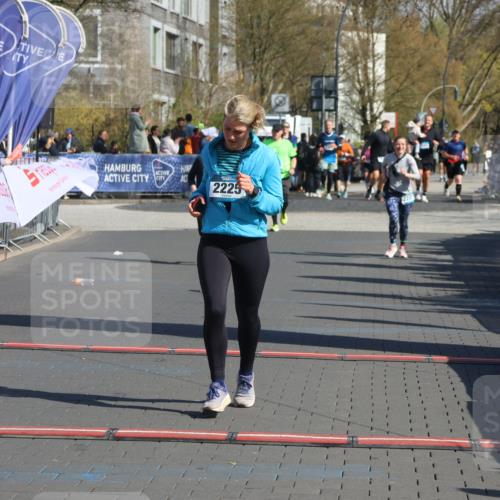 12.04.2026 - 45. Internationalen Wilhelmsburger Insellauf Strokosch-Dieckow http://msf.ph/oto/9458831 12.04.2026 11:05:20 Ziel 2225 meine-sportfotos.de