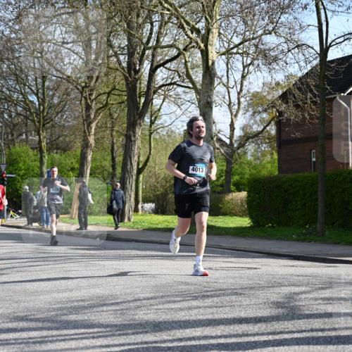 12.04.2026 - 45. Internationalen Wilhelmsburger Insellauf J. Mangold http://msf.ph/oto/9458859 12.04.2026 10:37:54 Ziel 2657, 4833, 5706, 2105, 4013, 3386, 5289, 2537, 2020, 5363, 2986, 5732, 3087, 4832, 2605, 2614, 2614, 4063, 3214, 2710 meine-sportfotos.de