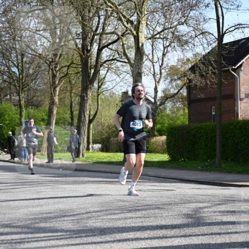 12.04.2026 - 45. Internationalen Wilhelmsburger Insellauf J. Mangold http://msf.ph/oto/9458860 12.04.2026 10:37:54 Ziel 2657, 4833, 5706, 2105, 4013, 3386, 5289, 2537, 2020, 5363, 2986, 5732, 3087, 4832, 2605, 2614, 2614, 4063, 3214, 2710 meine-sportfotos.de