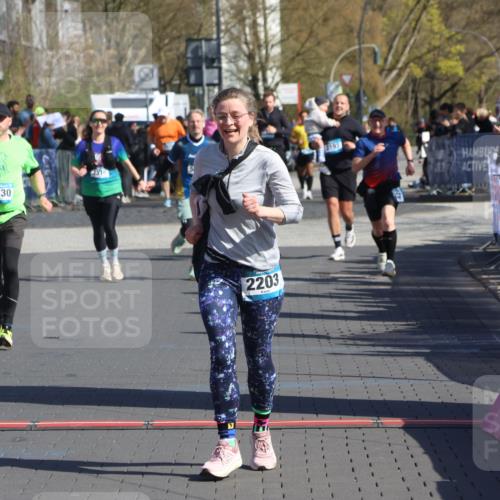 12.04.2026 - 45. Internationalen Wilhelmsburger Insellauf Strokosch-Dieckow http://msf.ph/oto/9458880 12.04.2026 11:05:26 Ziel 2203, 2415, 3130, 4286 meine-sportfotos.de