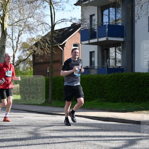 12.04.2026 - 45. Internationalen Wilhelmsburger Insellauf J. Mangold http://msf.ph/oto/9458883 12.04.2026 10:37:58 Ziel 2105, 4013, 3386, 5289, 2537, 2020, 5363, 2986, 5732, 3087, 4832, 3087, 4832, 2605, 2614, 4063, 3214, 3214, 2710, 4264 meine-sportfotos.de