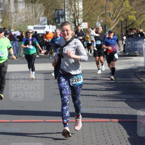 12.04.2026 - 45. Internationalen Wilhelmsburger Insellauf Strokosch-Dieckow http://msf.ph/oto/9458888 12.04.2026 11:05:26 Ziel 2203, 2415, 3130, 4286 meine-sportfotos.de