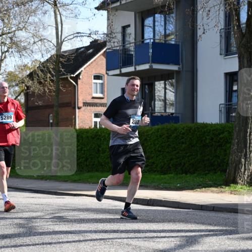 12.04.2026 - 45. Internationalen Wilhelmsburger Insellauf J. Mangold http://msf.ph/oto/9458889 12.04.2026 10:37:59 Ziel 2105, 4013, 3386, 5289, 2537, 2020, 5363, 2986, 5732, 3087, 4832, 2605, 2614, 4063, 3214, 2710, 4264 meine-sportfotos.de