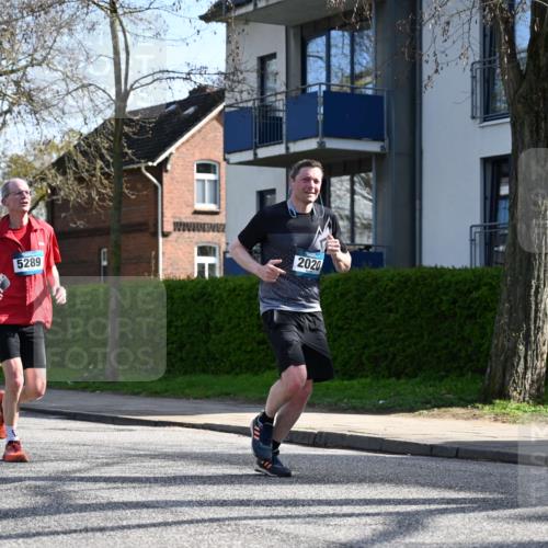 12.04.2026 - 45. Internationalen Wilhelmsburger Insellauf J. Mangold http://msf.ph/oto/9458890 12.04.2026 10:37:59 Ziel 2105, 4013, 3386, 5289, 2537, 2020, 5363, 2986, 5732, 3087, 4832, 2605, 2614, 4063, 3214, 2710, 4264 meine-sportfotos.de