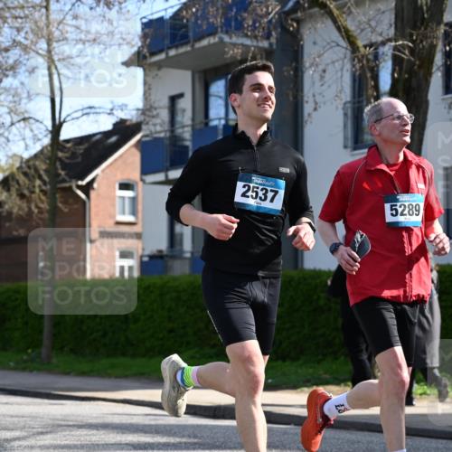12.04.2026 - 45. Internationalen Wilhelmsburger Insellauf J. Mangold http://msf.ph/oto/9458900 12.04.2026 10:38:00 Ziel 2105, 4013, 3386, 5289, 2537, 2020, 5363, 2986, 5732, 3087, 4832, 2605, 2605, 2614, 4063, 3214, 2710, 4264 meine-sportfotos.de