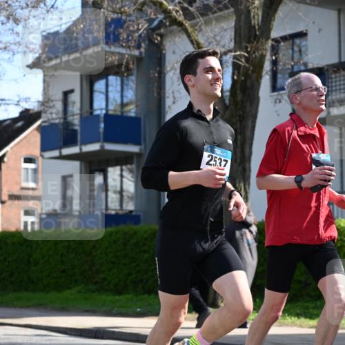 12.04.2026 - 45. Internationalen Wilhelmsburger Insellauf J. Mangold http://msf.ph/oto/9458903 12.04.2026 10:38:00 Ziel 2105, 4013, 3386, 5289, 2537, 2020, 5363, 2986, 5732, 3087, 4832, 2605, 2605, 2614, 4063, 3214, 2710, 4264 meine-sportfotos.de