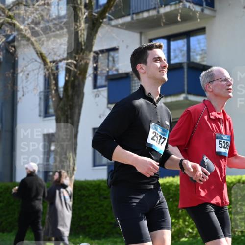 12.04.2026 - 45. Internationalen Wilhelmsburger Insellauf J. Mangold http://msf.ph/oto/9458907 12.04.2026 10:38:00 Ziel 2105, 4013, 3386, 5289, 2537, 2020, 5363, 2986, 5732, 3087, 4832, 2605, 2605, 2614, 4063, 3214, 2710, 4264 meine-sportfotos.de