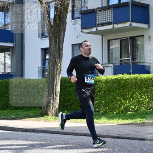 12.04.2026 - 45. Internationalen Wilhelmsburger Insellauf J. Mangold http://msf.ph/oto/9458956 12.04.2026 10:38:10 Ziel 5289, 2537, 2020, 5363, 2986, 5732, 3087, 4832, 2605, 2614, 4063, 3214, 3214, 2710, 4264, 3911 meine-sportfotos.de