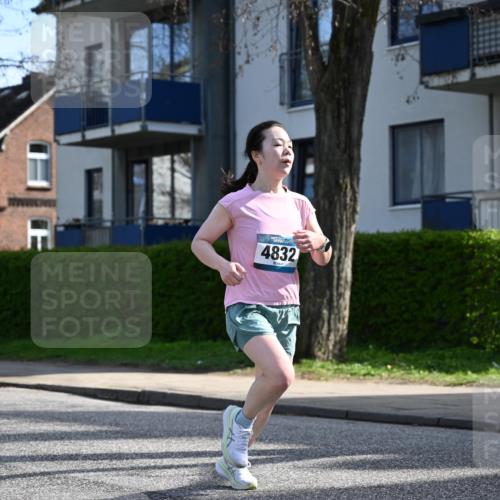 12.04.2026 - 45. Internationalen Wilhelmsburger Insellauf J. Mangold http://msf.ph/oto/9458972 12.04.2026 10:38:12 Ziel 5363, 2986, 5732, 3087, 4832, 2605, 2614, 4063, 3214, 2710, 4264, 3911, 5511, 4679 meine-sportfotos.de