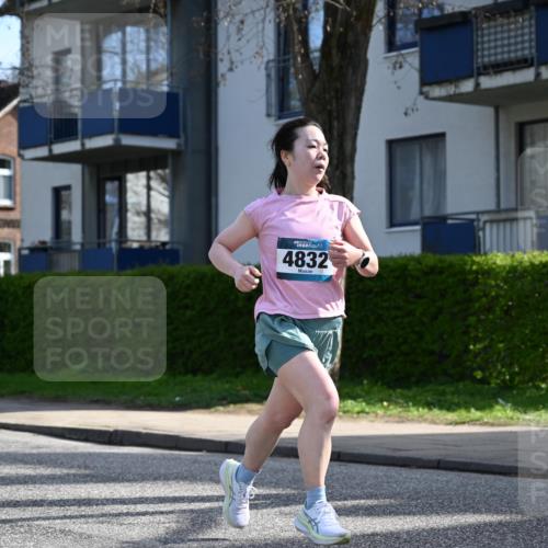 12.04.2026 - 45. Internationalen Wilhelmsburger Insellauf J. Mangold http://msf.ph/oto/9458973 12.04.2026 10:38:13 Ziel 5363, 2986, 5732, 3087, 4832, 2605, 2614, 4063, 3214, 2710, 4264, 3911, 5511, 4679 meine-sportfotos.de