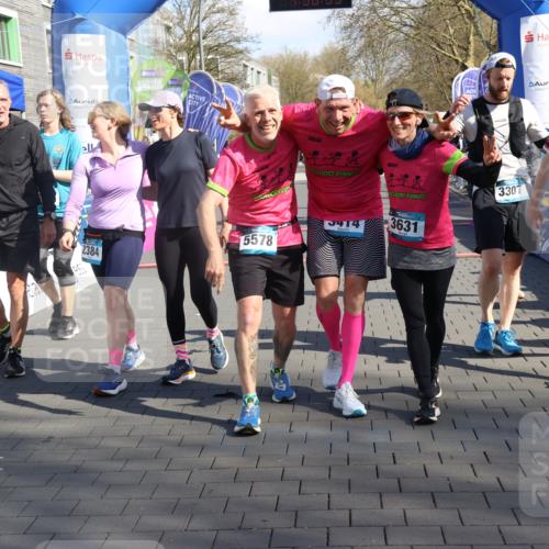 12.04.2026 - 45. Internationalen Wilhelmsburger Insellauf Strokosch-Dieckow http://msf.ph/oto/9458978 12.04.2026 10:48:38 Ziel 4882, 2053, 4563, 4866, 2438, 3513 meine-sportfotos.de