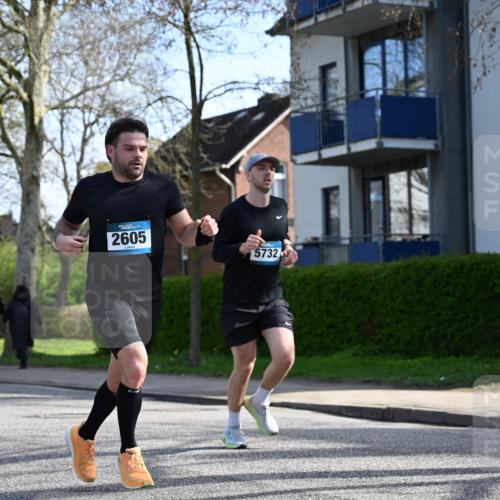 12.04.2026 - 45. Internationalen Wilhelmsburger Insellauf J. Mangold http://msf.ph/oto/9458983 12.04.2026 10:38:14 Ziel 5363, 2986, 5732, 3087, 4832, 2605, 2614, 4063, 3214, 2710, 4264, 3911, 5511, 4679, 2115 meine-sportfotos.de