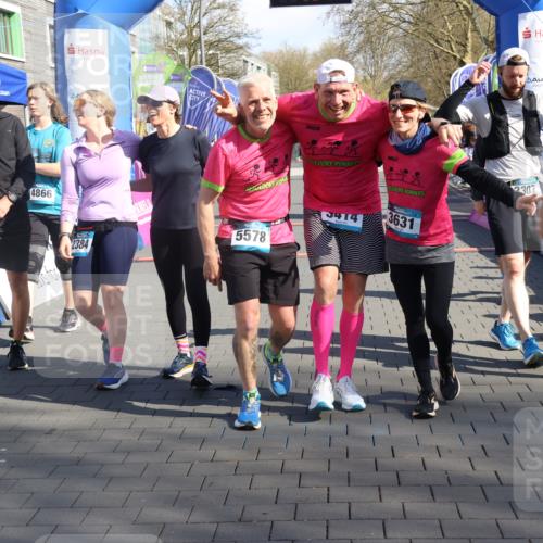 12.04.2026 - 45. Internationalen Wilhelmsburger Insellauf Strokosch-Dieckow http://msf.ph/oto/9459005 12.04.2026 10:48:38 Ziel 4882, 2053, 4563, 4866, 2438, 3513 meine-sportfotos.de
