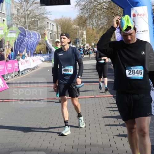 12.04.2026 - 45. Internationalen Wilhelmsburger Insellauf Strokosch-Dieckow http://msf.ph/oto/9459163 12.04.2026 10:49:03 Ziel 4675, 3007 meine-sportfotos.de