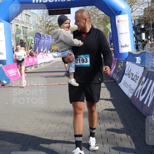 12.04.2026 - 45. Internationalen Wilhelmsburger Insellauf Strokosch-Dieckow http://msf.ph/oto/9459187 12.04.2026 11:05:43 Ziel 3743, 5748, 4464, 5810 meine-sportfotos.de