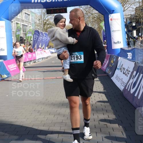 12.04.2026 - 45. Internationalen Wilhelmsburger Insellauf Strokosch-Dieckow http://msf.ph/oto/9459196 12.04.2026 11:05:43 Ziel 3743, 5748, 4464, 5810 meine-sportfotos.de