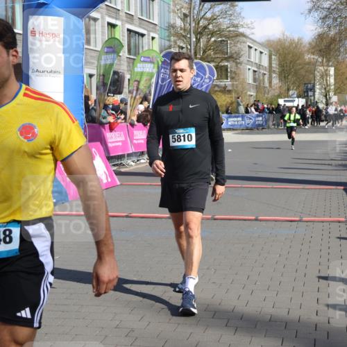 12.04.2026 - 45. Internationalen Wilhelmsburger Insellauf Strokosch-Dieckow http://msf.ph/oto/9459267 12.04.2026 11:05:50 Ziel 5810, 3322 meine-sportfotos.de