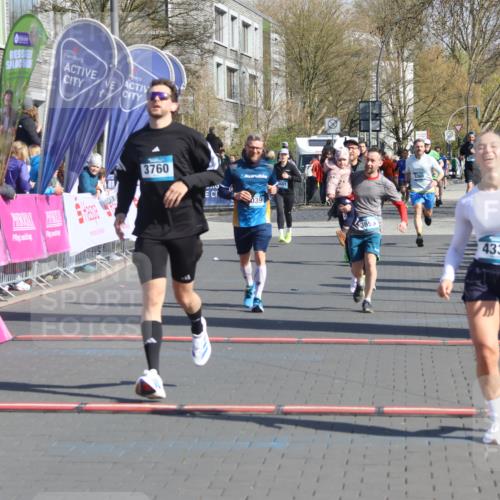 12.04.2026 - 45. Internationalen Wilhelmsburger Insellauf Strokosch-Dieckow http://msf.ph/oto/9459277 12.04.2026 10:49:14 Ziel 4336, 3760, 3695, 5039, 2672 meine-sportfotos.de
