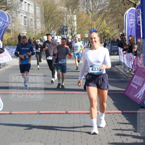 12.04.2026 - 45. Internationalen Wilhelmsburger Insellauf Strokosch-Dieckow http://msf.ph/oto/9459311 12.04.2026 10:49:15 Ziel 4336, 3760, 3695, 5039, 2672, 4789 meine-sportfotos.de